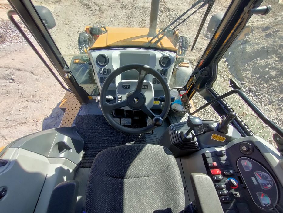 CAT 428(432)F2  2018г.в.