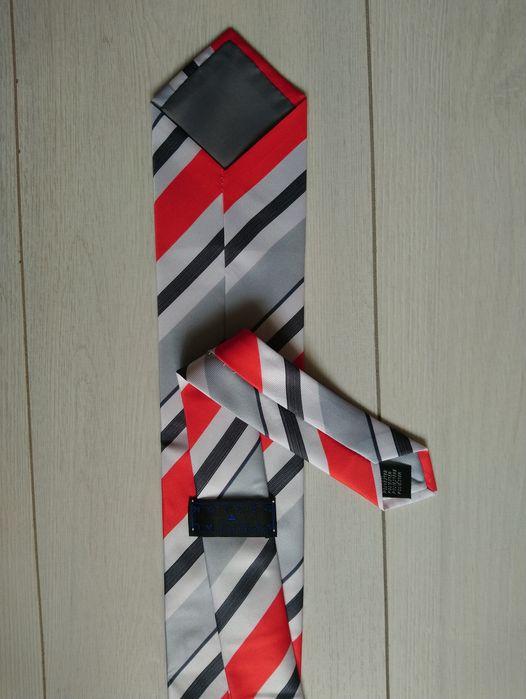 Нова краватка галстук