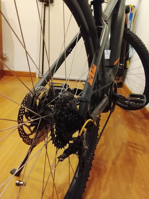 Ofereço luzes e reflectores e capacetes (2)Troco por E Cube a minha KTM MACCINA 491 Elétrica 400 Watts 48 Volts