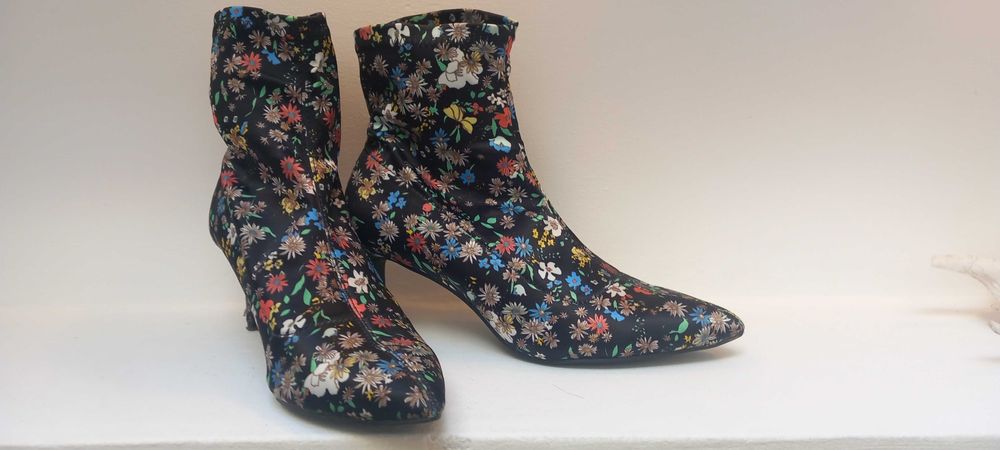 Botas Lefties | Impermeáveis, Padrão Floral Preto – Salto Agulha Chic
