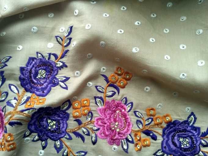 в национальном стиле красивая вышивка шелком на хлопке гирлянда цветы