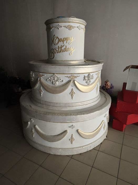 Продам великий торт для декору свята