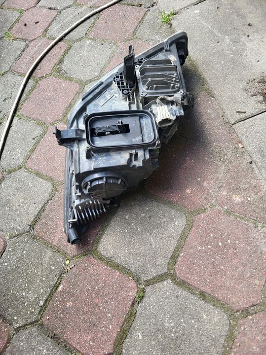 Lampa infiniti q30s prawa przod lampa mercedes a177