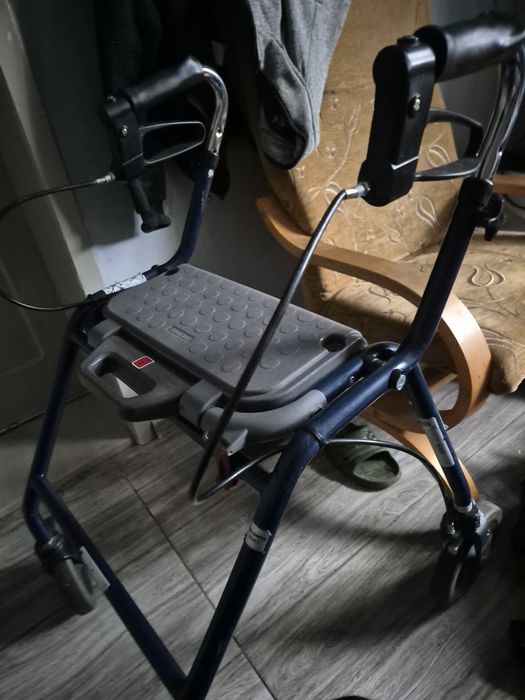 Balkonik chodzik dla osoby starszej niepełnosprawnej