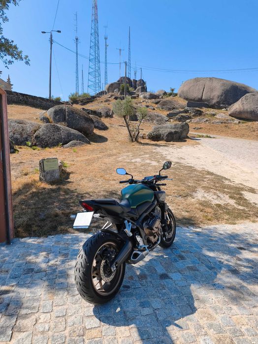 Honda CB650R E-Clutch 2025 | Verde | 8.500 km