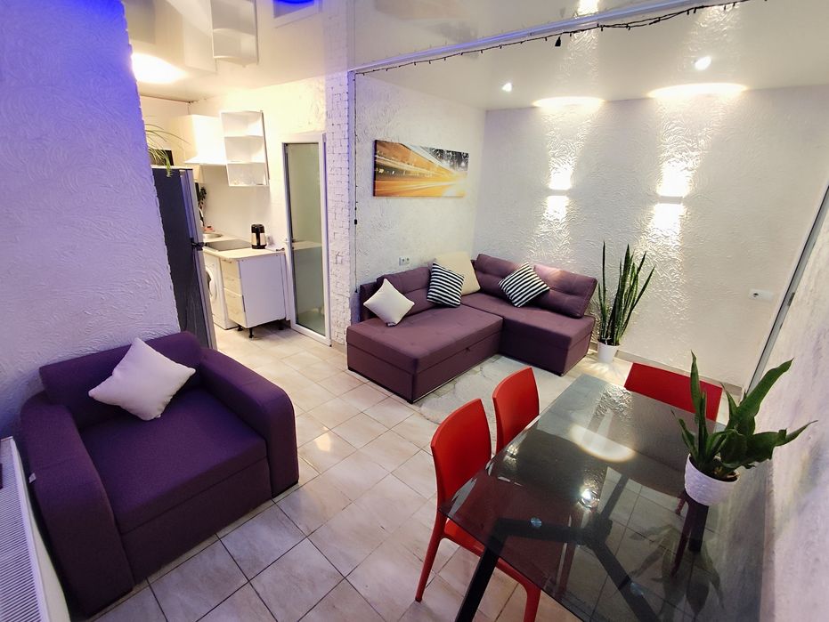 Почасово, посуточно. Свободна  уютная  квартира возле моря. Крыжановка