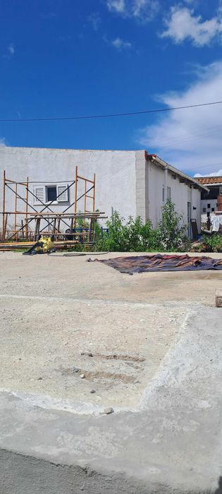 Moradia terrea com piscina para recuperar
