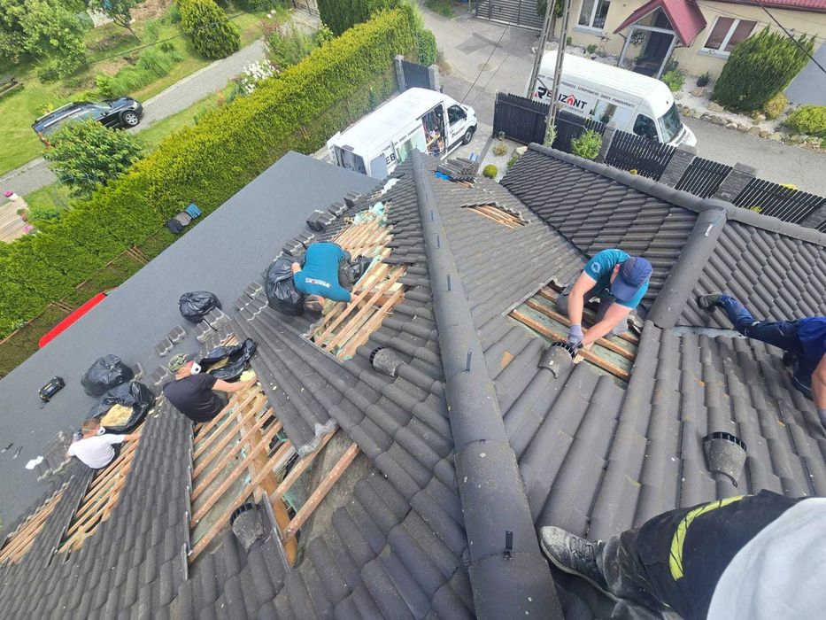 Naprawy dachów po kunach / kuna na dachu /  Izolacje pianą i celulozą