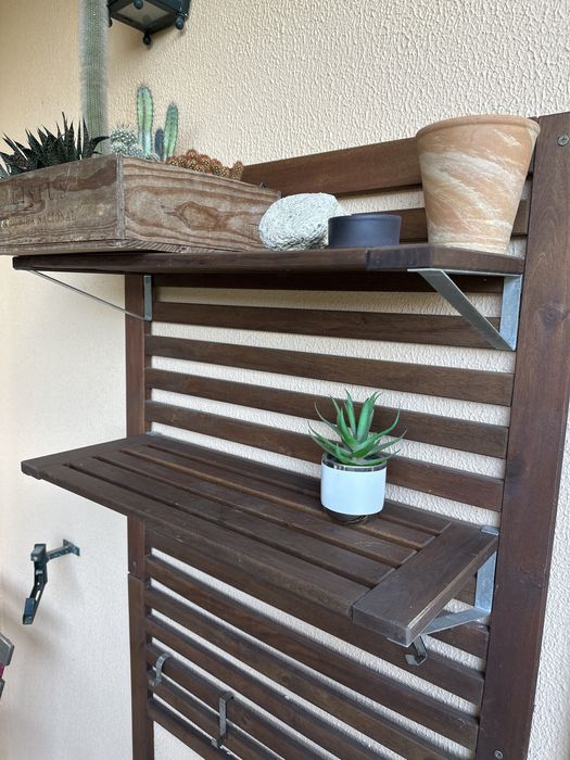 Suporte e prateleiras para jardim de madeira