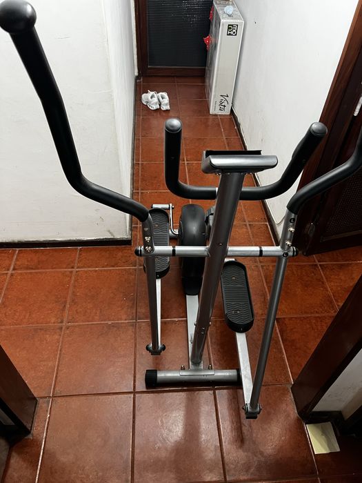 Elitica preta pouco usada