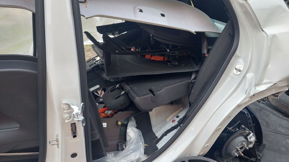 Chevrolet bolt euv 23