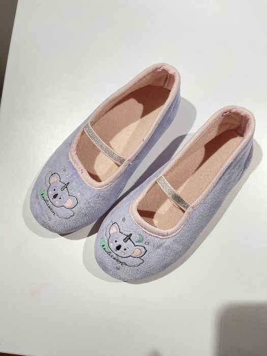 Buty, kapcie r 30