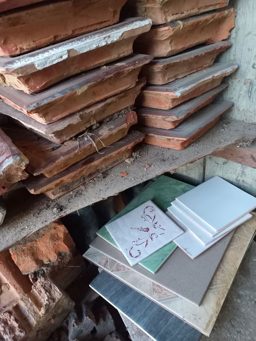 Кафель для печі б/у подам по ціні домовлення розібрана грубка.