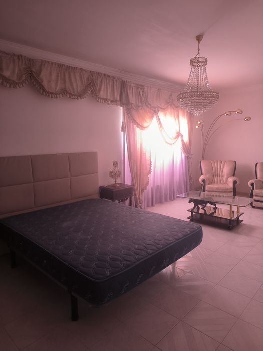 Quarto de casal para arrendamento.