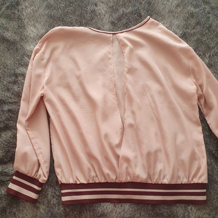 Blusa Zara com abertura atrás.