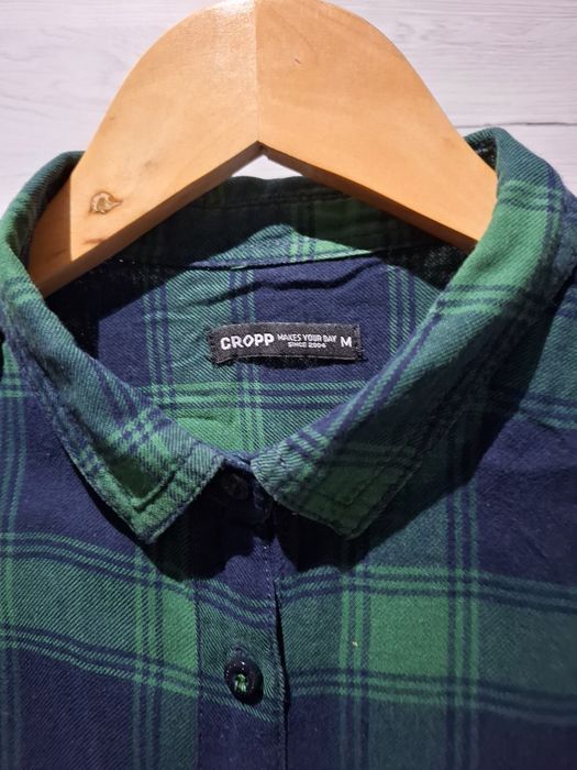 Koszula damska w kratę zielono-granatowa.