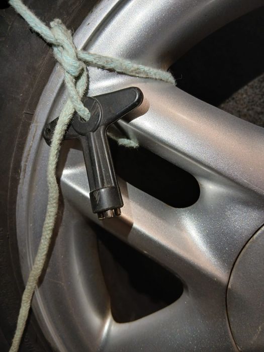 Komplet kół opony letnie Renault