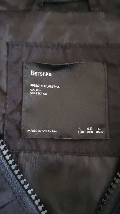Kurtka czarna szwedka Bershka