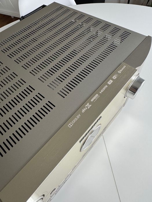 Marantz SR 5010 top stan