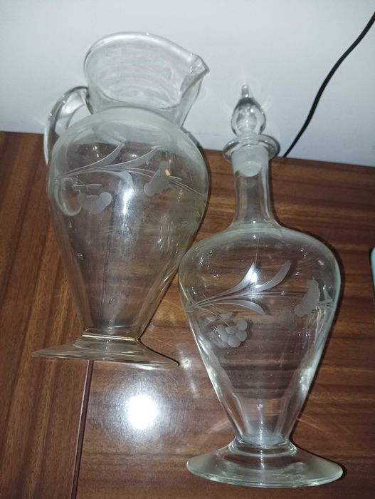 Conjunto de copos, taças, jarro