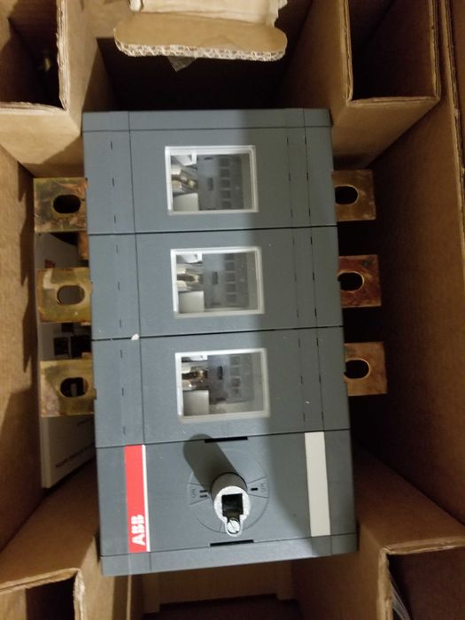 Рубильник перекидной ABB OT800E03CP 1SCA022785R6300 на 800 ампер