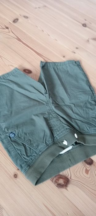 Spodenki H&M zielone na 8-9 lat