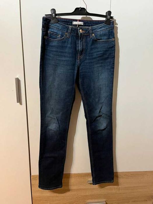 Granatowe klasyczne jeansy Tommy Hilfiger 27w x32L
