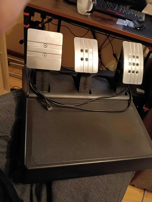Thrustmaster T3PA pedały manipulatory
