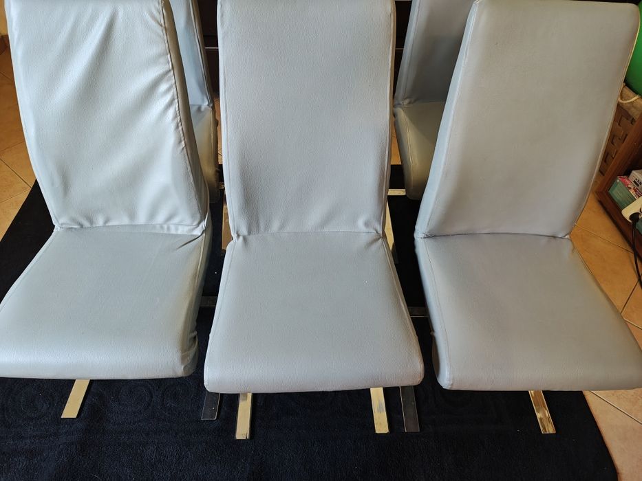 Conjunto de 6 cadeiras de napa cinzentas