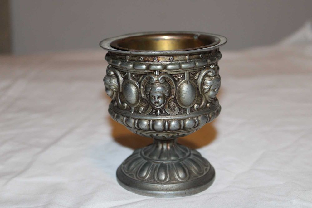 Taça de cerimónia Igreja, em estanho e copo interior bronze, secXVlll