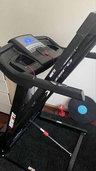 passadeira de corrida elétrica da marca Newfit, modelo X Zero,