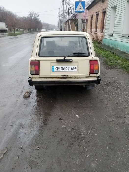 Продам машину на полном ходу 
Двигатель работает отлично 
По ходовой всё новое
Резина зима 
Работает на газу и на бензине
Не гнилая машина в родной краске 
По документам всё в порядке 
Все вопросы по телефону