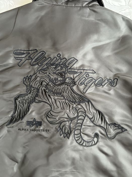 Kurtka bomberka męska Alpha Industries Flying Tigers CWU Vintage Grey haft naszywka L