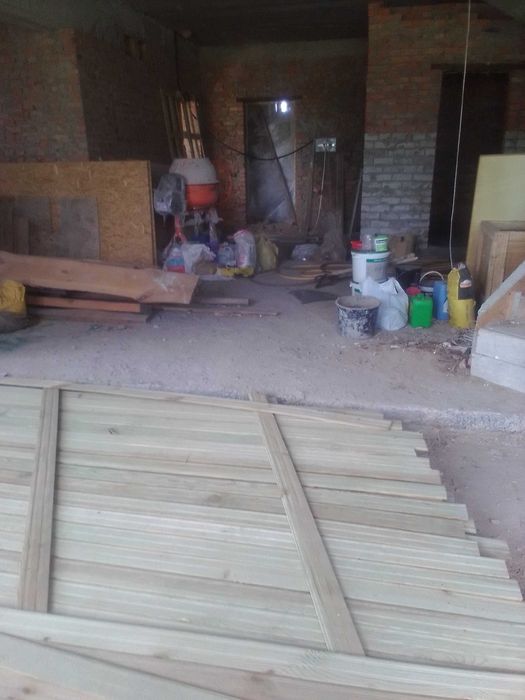 Продаж бyдинкy в 15 км від центрy  міста