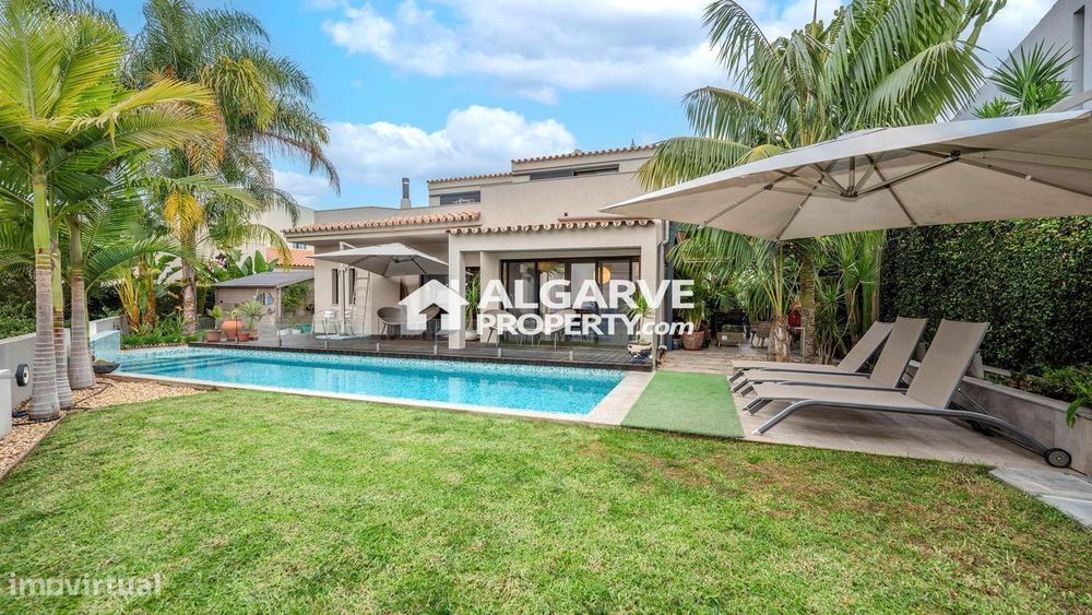 Moradia T4 Renovada com Piscina a 20 Minutos da Marina de Vilamoura