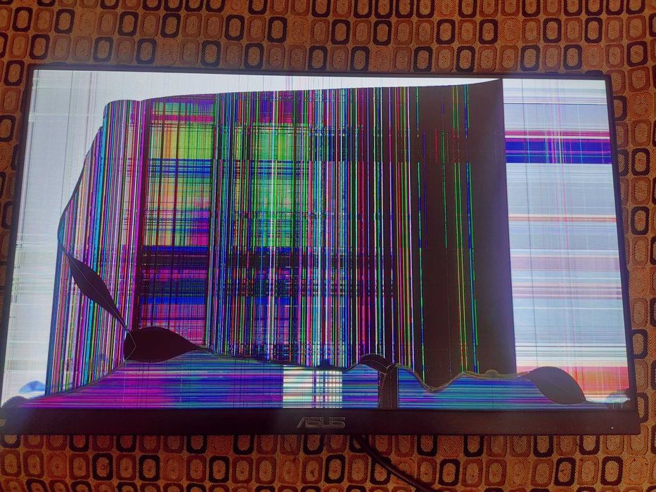 Монітор Asus TUF Gaming VG249Q битий.