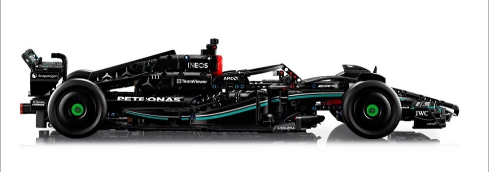 Lego Mercedes-AMG F1 W14 E Performance
