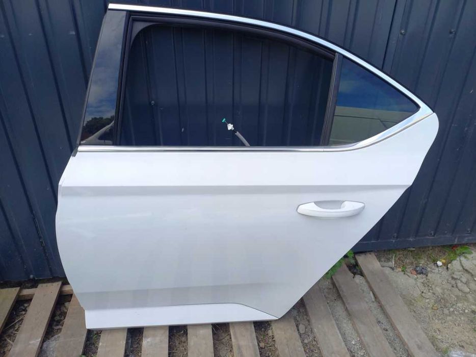 Двері Skoda Octavia 3 III 5E передні або задні праві ліві разборка
