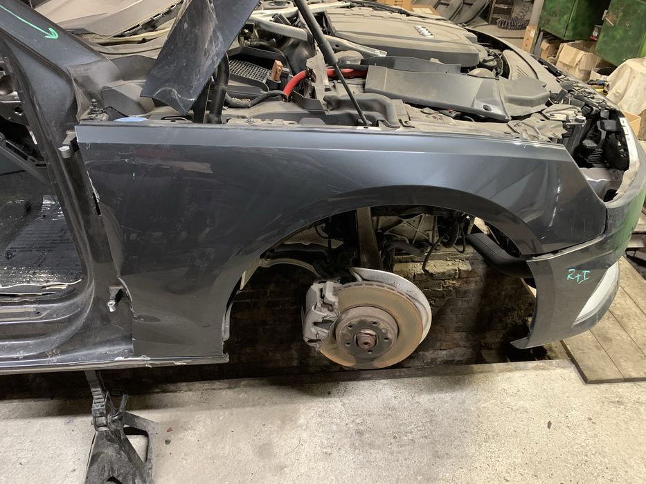 Крило Audi A4 B9 2020-2025 крило праве LX7L