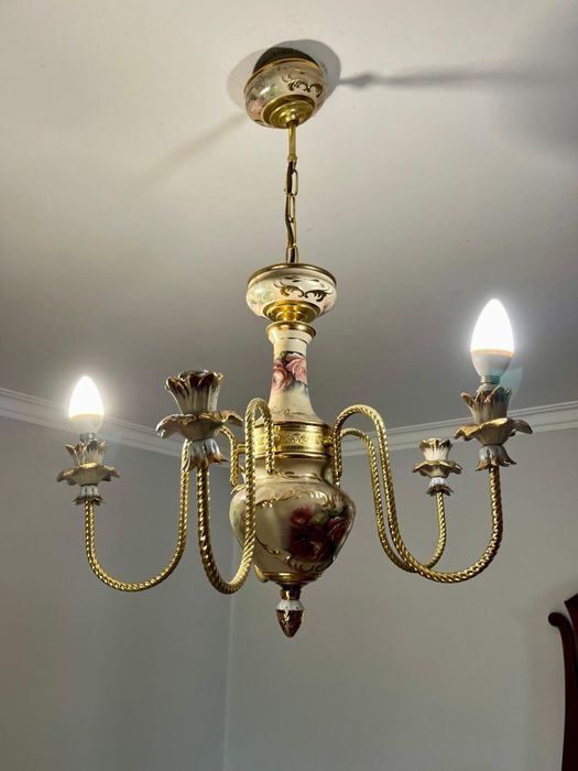 Vendo candeeiro de teto em porcelana maravilhoso