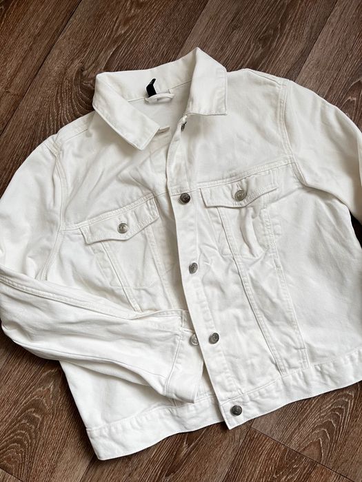 Джинсовка жіноча біла