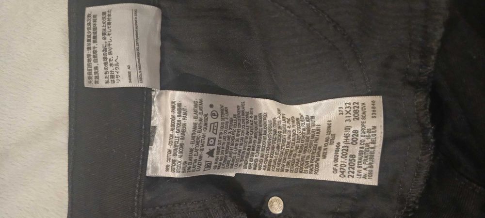 Spodnie damskie Levis czarne rozm 31