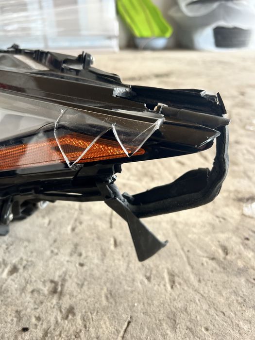 Фара Toyota Venza limited 2021