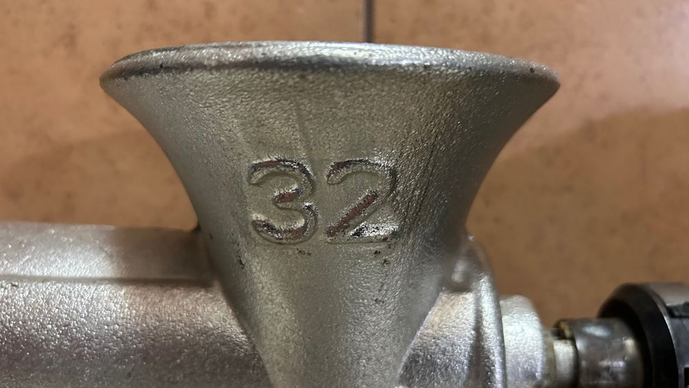 Maszynka do mięsa elektryczna typ 32