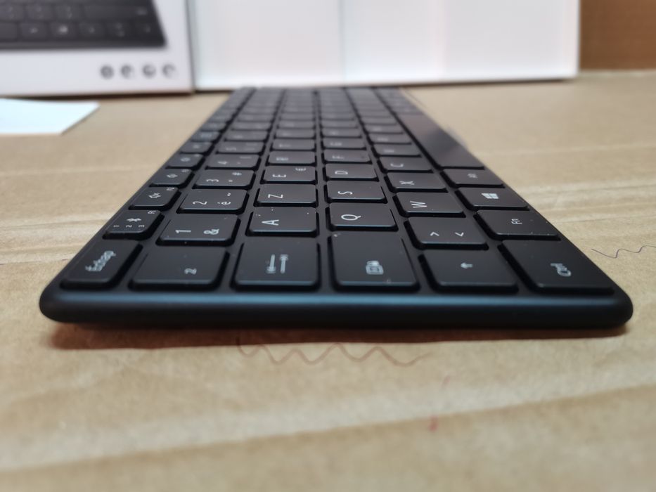 Kompaktowa klawiatura Bluetooth - AZERTY