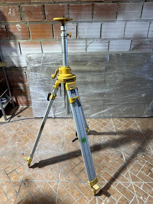 Laser rotativo + Tripé com Cabeça Telescópica DeWalt