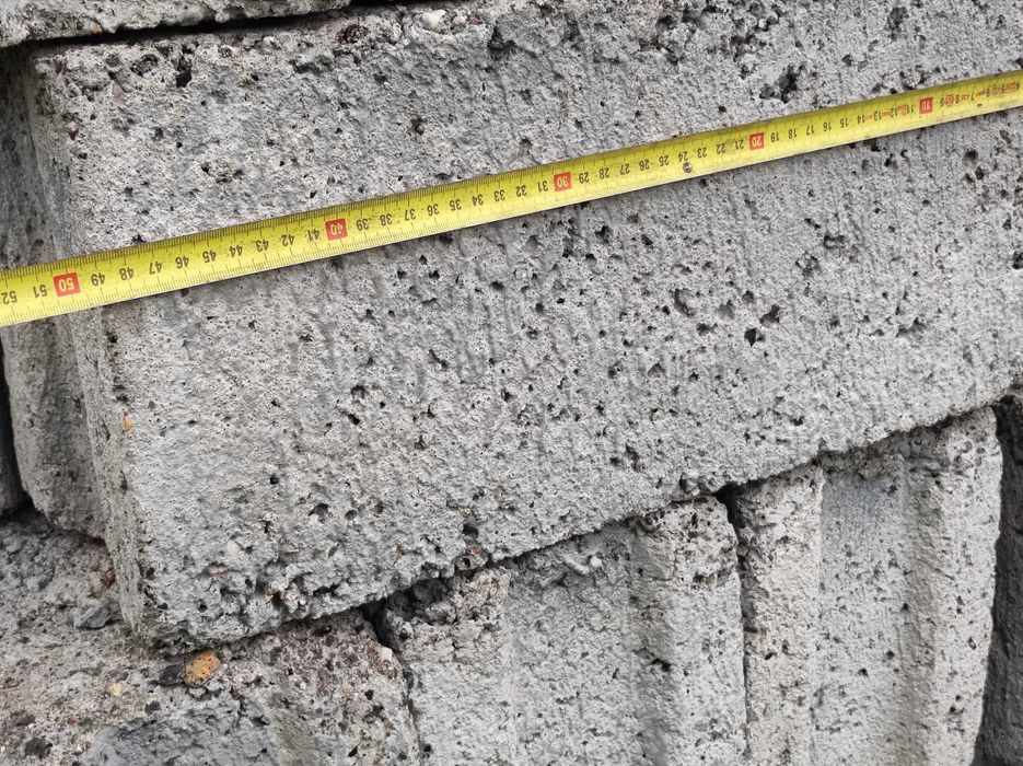 Pustak żużlowy 49x23x18