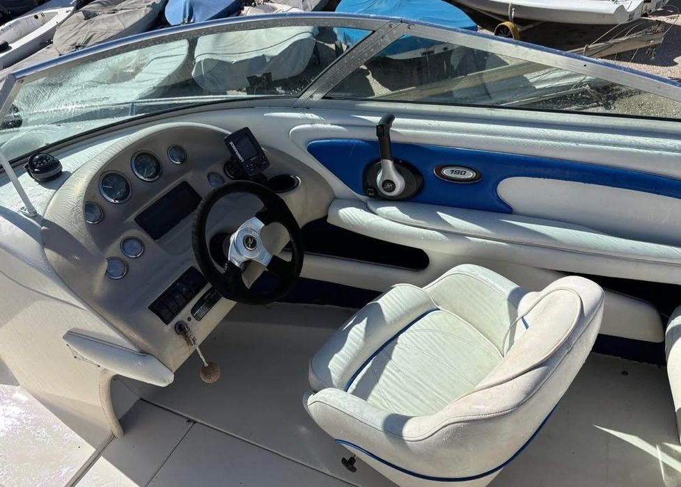 Barco proa aberta Sea ray