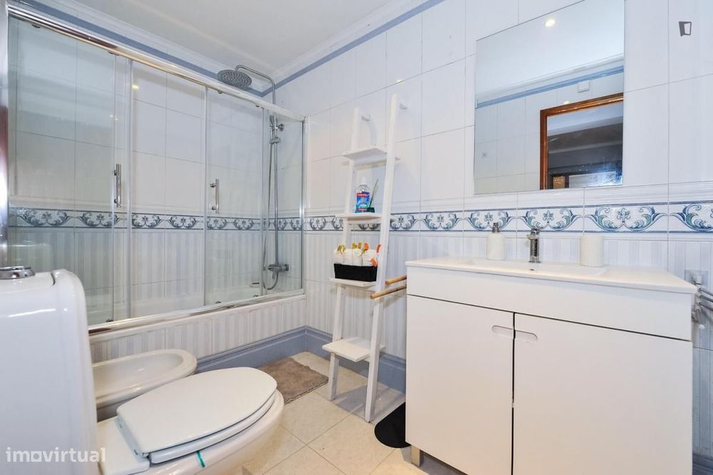 Quarto - localizado em Setubal
