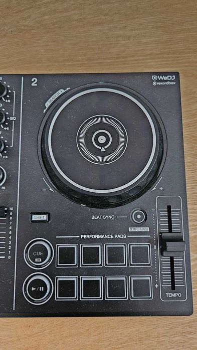 Mesa de DJ DDJ-200 Como Nova – Pouco Uso e Bem Estimada